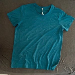 Lululemon women’s athletic shirt size 8